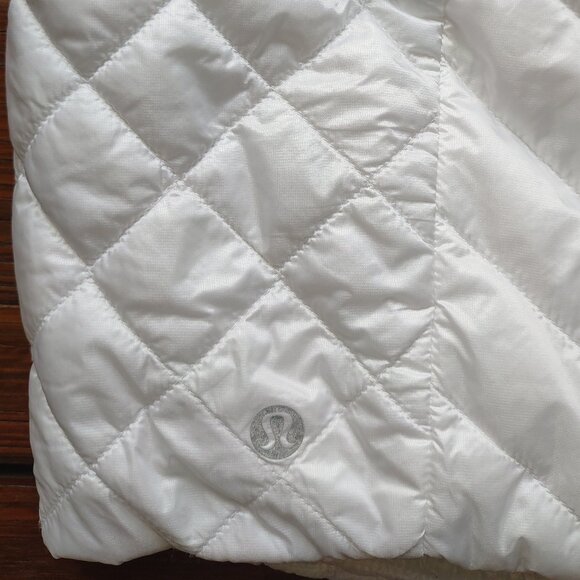 Lululemon Cropped Puffer Vest with Hood Size 10 White Snaps Hidden Zippers - Picture 11 of 13